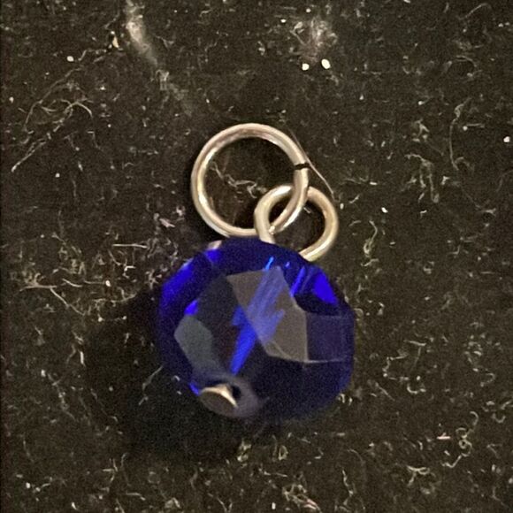 0.5” silver tone jump hoop w/blue sapphire colored bead charm/pendant - Picture 1 of 9
